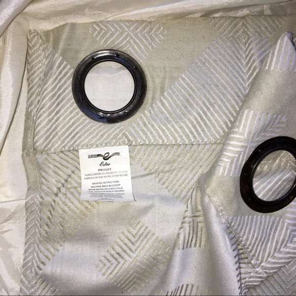 2 light sage green curtains 40w x 84l - Picture 4 of 5